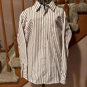 Perry Ellis Portfolio 100% cotton button down shirt.